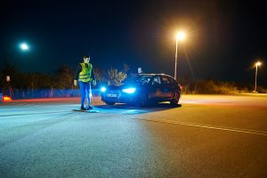 Hell sieht man schnell – So schützen sich Fußgänger und Radfahrer in der dunklen Jahreszeit