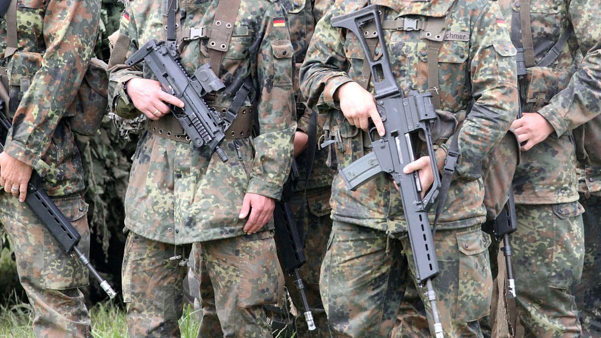 Berlin: Wirtschaft besorgt über Bundeswehr-Konkurrenz