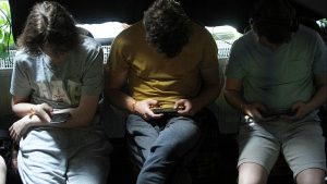 Berlin: Petitionärin fordert sofortiges Verbot von Social Media ab 16 Berlin: Petitionärin fordert sofortiges Verbot von Social Media ab 16