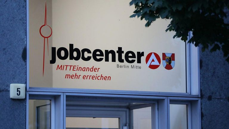 Jobcenter-Beschäftigte klagen über enorme Arbeitslast in Deutschland