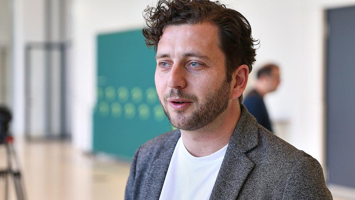 Banaszak fordert Digitalsteuer für KI-Konzerne in Deutschland