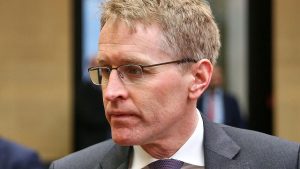 Umfassende Kabinettsumbildung in Schleswig-Holstein: Schwarz und Sütterlin-Waack treten ab Umfassende Kabinettsumbildung in Schleswig-Holstein: Schwarz und Sütterlin-Waack treten ab