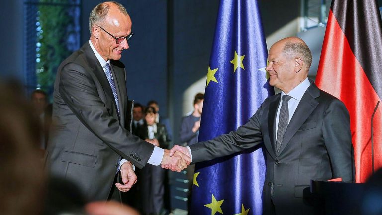 Berlin: Olaf Scholz signalisiert Unterstützung für Friedrich Merz