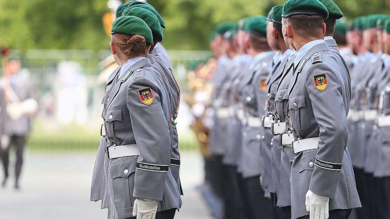 Berlin: Nato-Generalsekretär lobt Wehrdienst-Einigung Berlin: Nato-Generalsekretär lobt Wehrdienst-Einigung