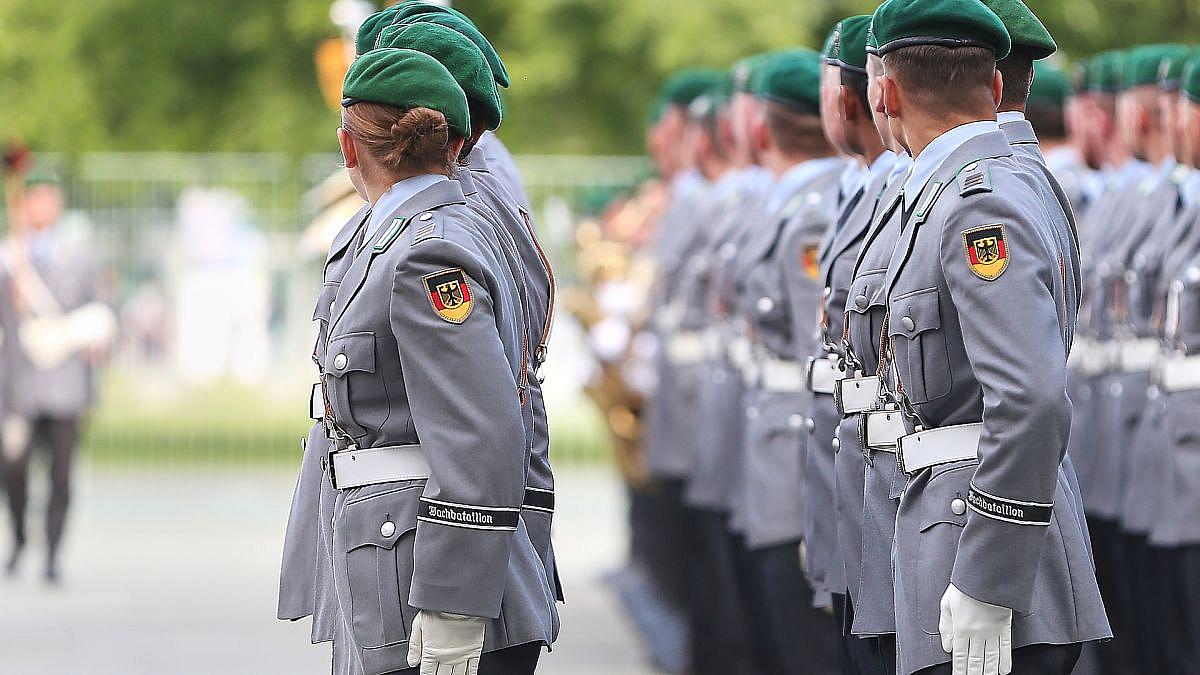 Berlin: Nato-Generalsekretär lobt Wehrdienst-Einigung