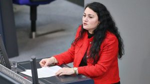 Berlin: Grüne fordern Dobrindt zu Syrien-Reise auf Berlin: Grüne fordern Dobrindt zu Syrien-Reise auf