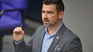 Bundestag hebt Immunität von AfD-Abgeordnetem Arne Raue auf Bundestag hebt Immunität von AfD-Abgeordnetem Arne Raue auf