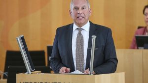 Hessens Innenminister verurteilt Anschlag auf AfD-Politiker in Berlin