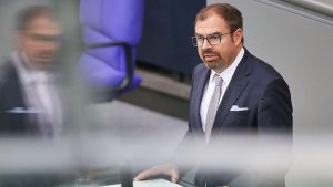 CSU-Staatsminister Hahn diskutiert Reaktion auf Anschläge in Polen