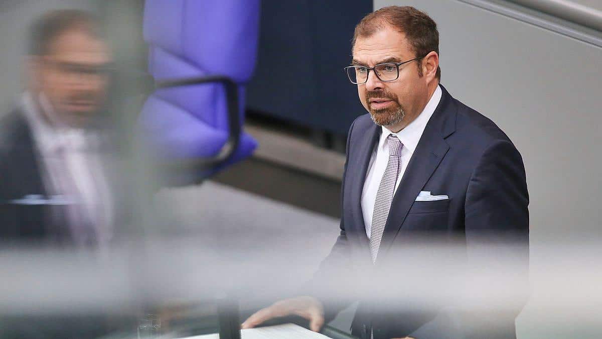 CSU-Staatsminister Hahn diskutiert Reaktion auf Anschläge in Polen