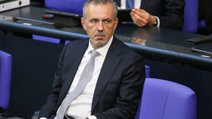 Bundesregierung drängt Industrie in Deutschland zu KI-Investitionen Bundesregierung drängt Industrie in Deutschland zu KI-Investitionen