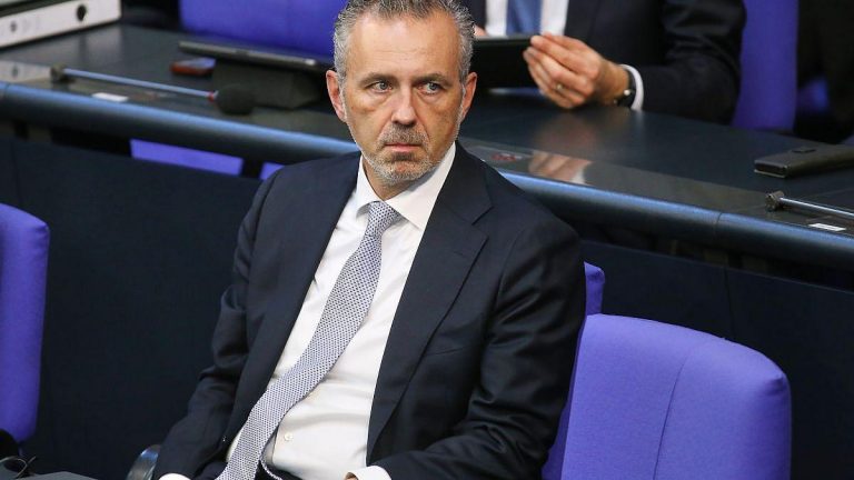 Bundesregierung drängt Industrie in Deutschland zu KI-Investitionen Bundesregierung drängt Industrie in Deutschland zu KI-Investitionen