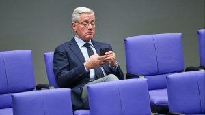 UNION UND GRÜNE KRITISIEREN TRUMPS UKRAINE-PLAN SCHARF