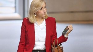 Ministerin Warken lehnt Basistarif für Krankenkassen ab Ministerin Warken lehnt Basistarif für Krankenkassen ab