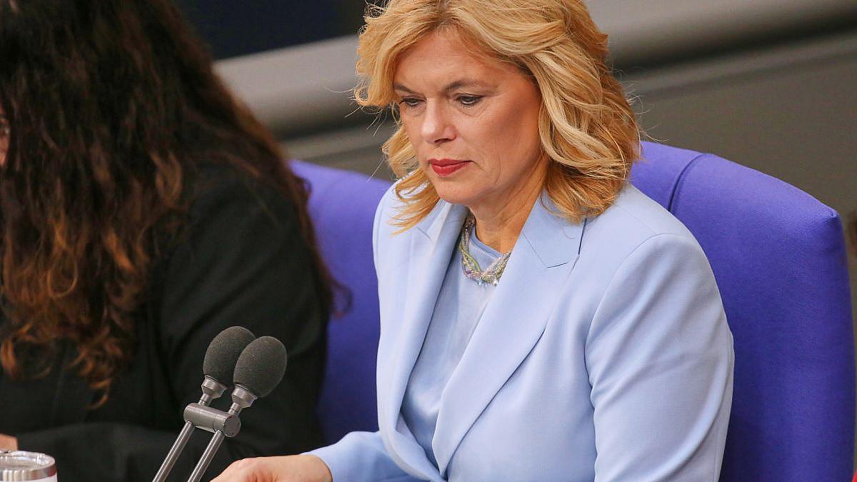 Bundestagspräsidentin Klöckner fordert in Berlin ein Ende des „kulturellen Rabatts“ bei Antisemitismus