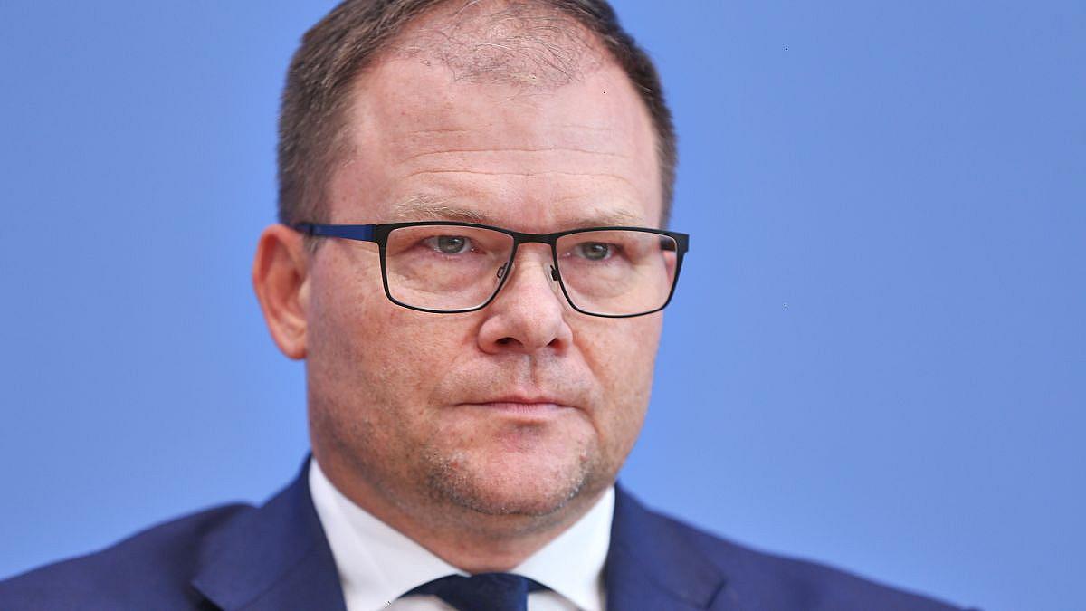 Umweltminister Schneider pocht in Belem auf klare Ausstiegspläne aus fossiler Energie