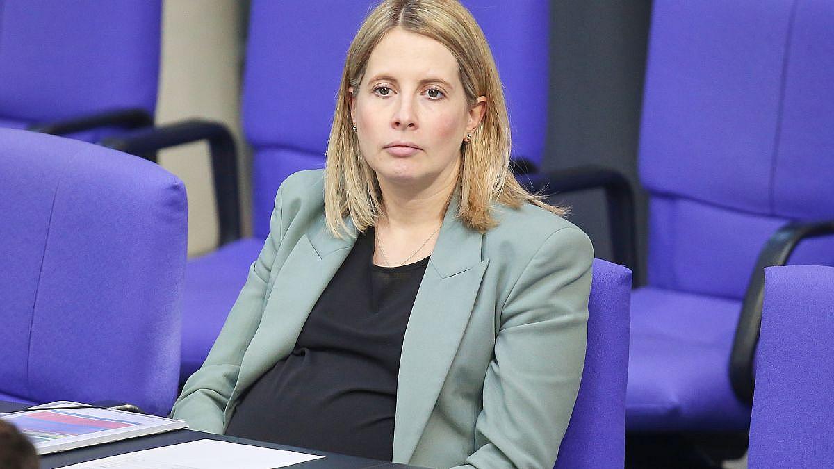 Bundesbauministerin Hubertz plant keine Rede mit Baby im Bundestag