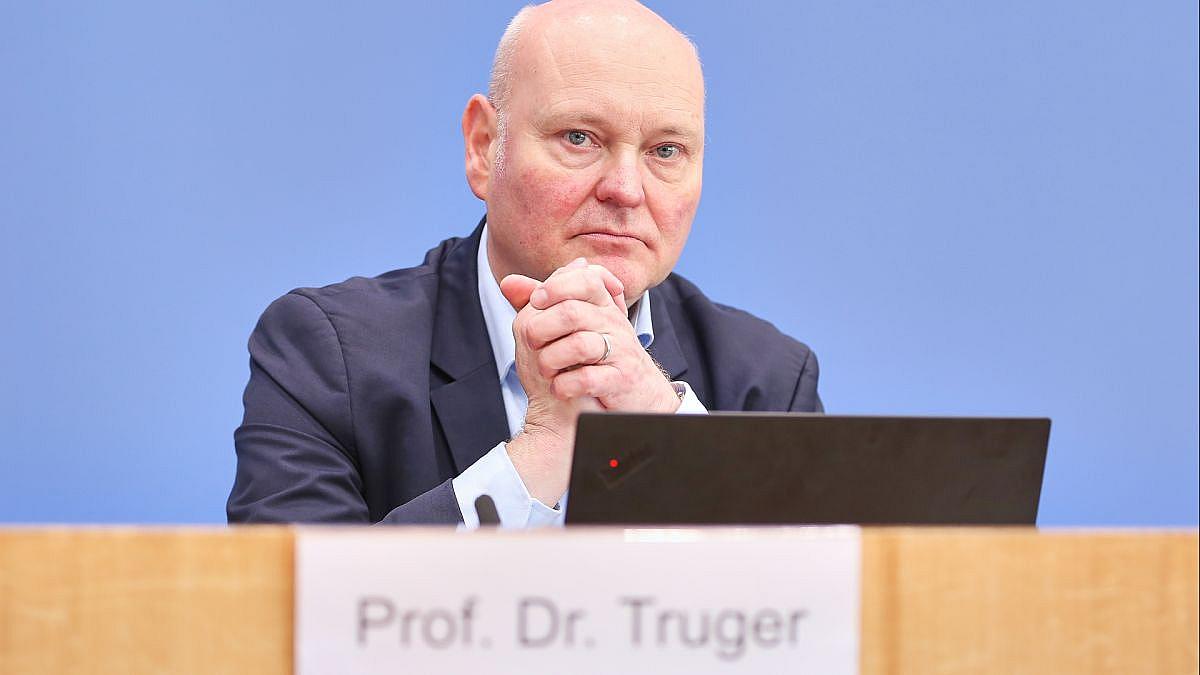 Berlin: Wirtschaftsweise Truger schlägt Krisen-Soli vor