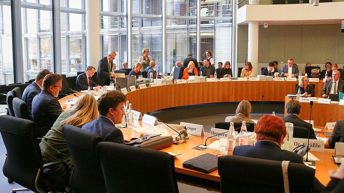 Berlin: Haushaltslücke 2027 um 22 Milliarden Euro reduziert