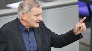 Linken-Chef van Aken predigt in Hamburger Kirche