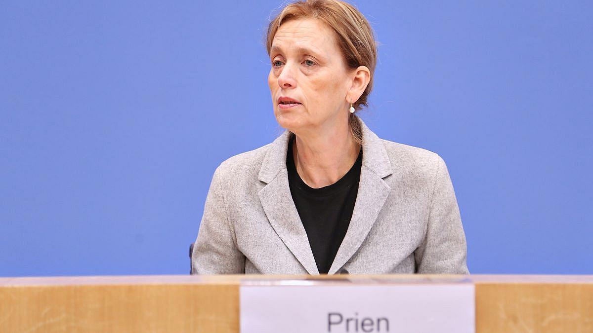 Berlin: Familienministerin Prien deutet Flexibilität bei Social-Media-Verbot an