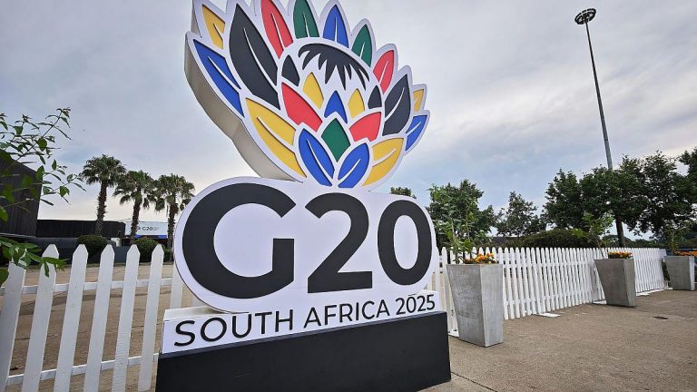 Trump will Südafrika von G20 ausschließen und Gelder stoppen Trump will Südafrika von G20 ausschließen und Gelder stoppen
