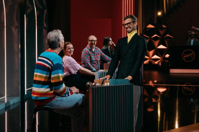 Joko gegen alle: "Wer stiehlt ihm heute die Show?" heute – Promi-Schlacht um Jokos Moderationsplatz! 2 Joko gegen alle: "Wer stiehlt ihm heute die Show?" heute – Promi-Schlacht um Jokos Moderationsplatz! image 11