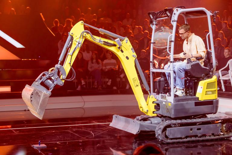Joko gegen Klaas – „Das Duell um die Welt“: Die finale Weltreise startet heute mit Palina Rojinski, Dennis & Benni Wolter, Hazel Brugger und Knossi image 44