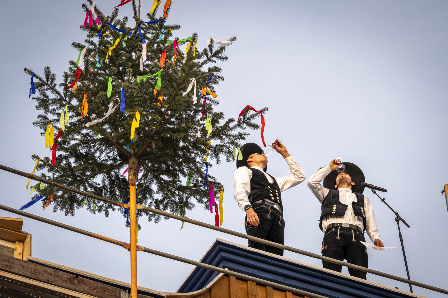 Meilenstein für Silver Lake City: Europa-Park feiert Richtfest der neuen „Riverside Western Lodge“