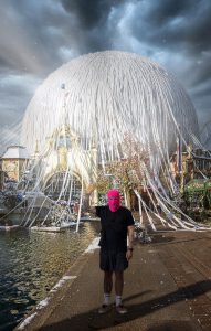 Eurosat als Mumie! Europa-Park wickelt Eurosat in Klopapier – für eine ernste Sache