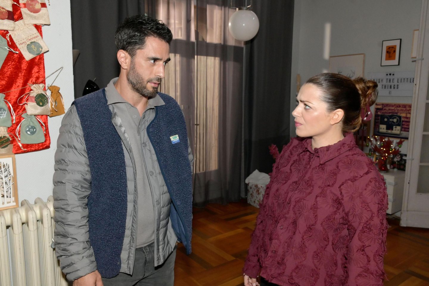 Gute Zeiten, schlechte Zeiten | GZSZ heute, 12.12.2025 – Geheime Absprache: Misstrauen, Nähe und alte Wunden 1 Gute Zeiten, schlechte Zeiten | GZSZ heute, 12.12.2025 – Geheime Absprache: Misstrauen, Nähe und alte Wunden 0A686