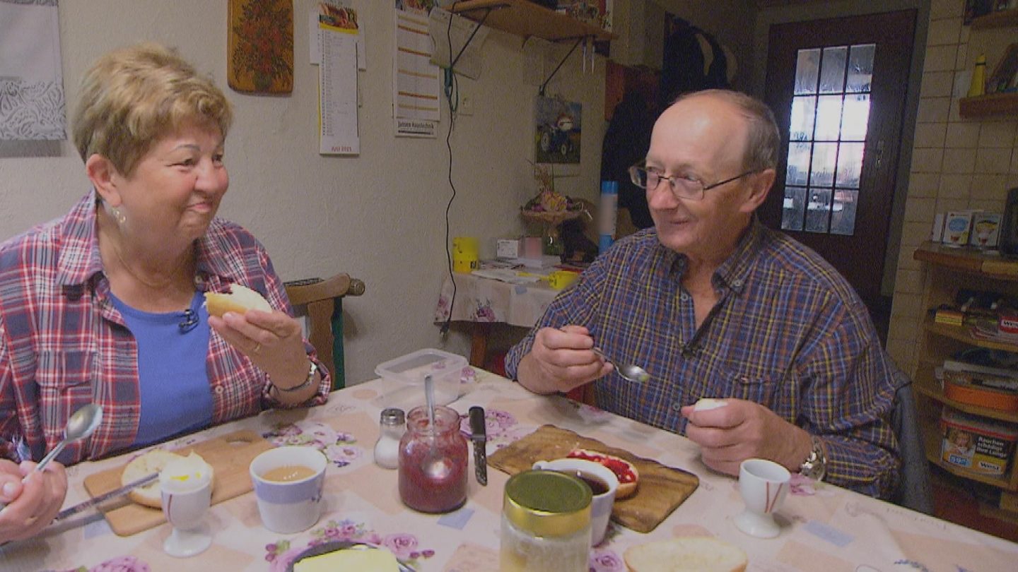 Dienstag bei „Bauer sucht Frau“: Magische Momente, ein Spargelantrag und Tränen der Enttäuschung 4 Dienstag bei „Bauer sucht Frau“: Magische Momente, ein Spargelantrag und Tränen der Enttäuschung 6DCD9 3