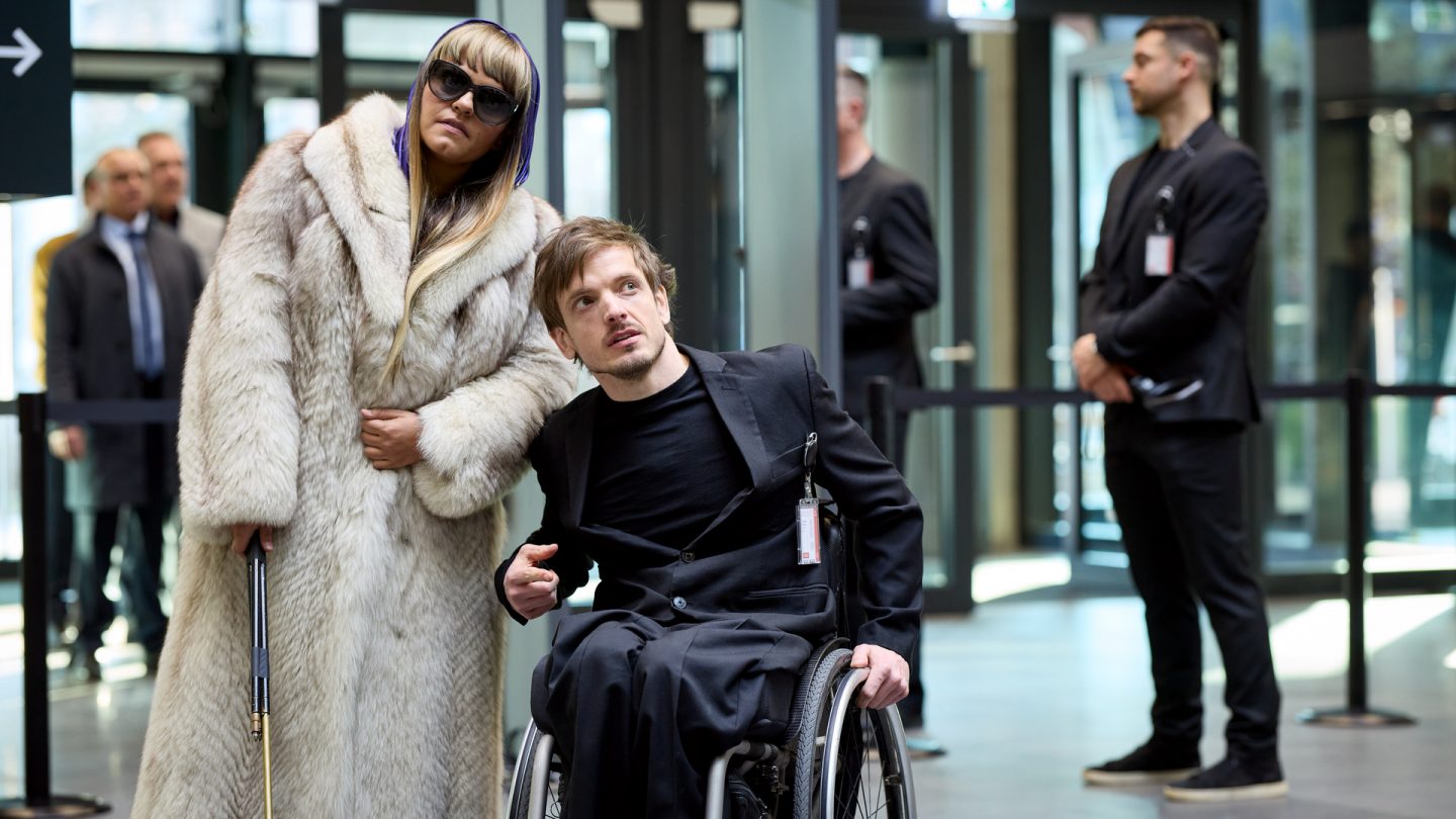 „Gar kein Geld macht auch nicht glücklich“ – Betrug, Schwesternpower, Impfstoff-Irrsinn! Spannend, sehenswert? Warum sich dieser TV-Coup richtig lohnt! 92919 1 3