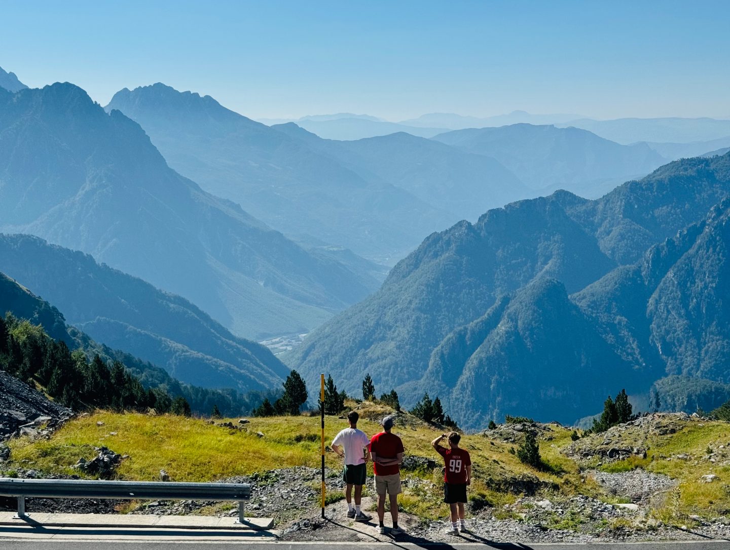 Hier sind die Reisetrends für 2025 zwischen klassischen und weniger bekannten Zielen 2 Hier sind die Reisetrends für 2025 zwischen klassischen und weniger bekannten Zielen Albanien Alpen