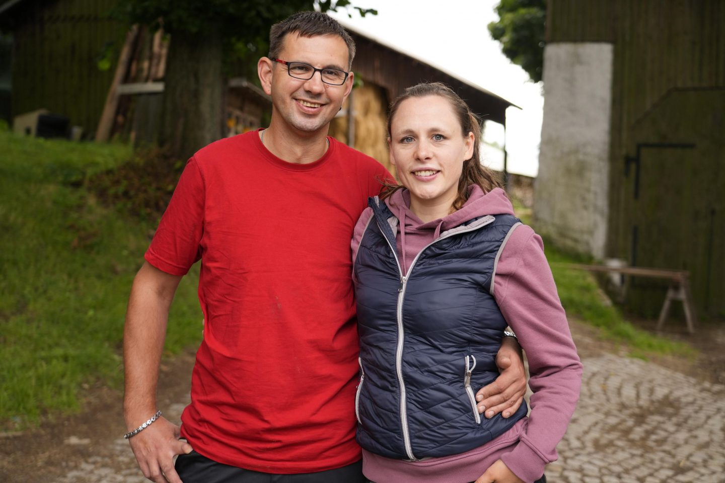 „Bauer sucht Frau“ heute: Salat-Eklat am Esstisch – ein heißes Bad im eiskalten Fluss und Entscheidungen mit Herzklopfen! BF5D4 4