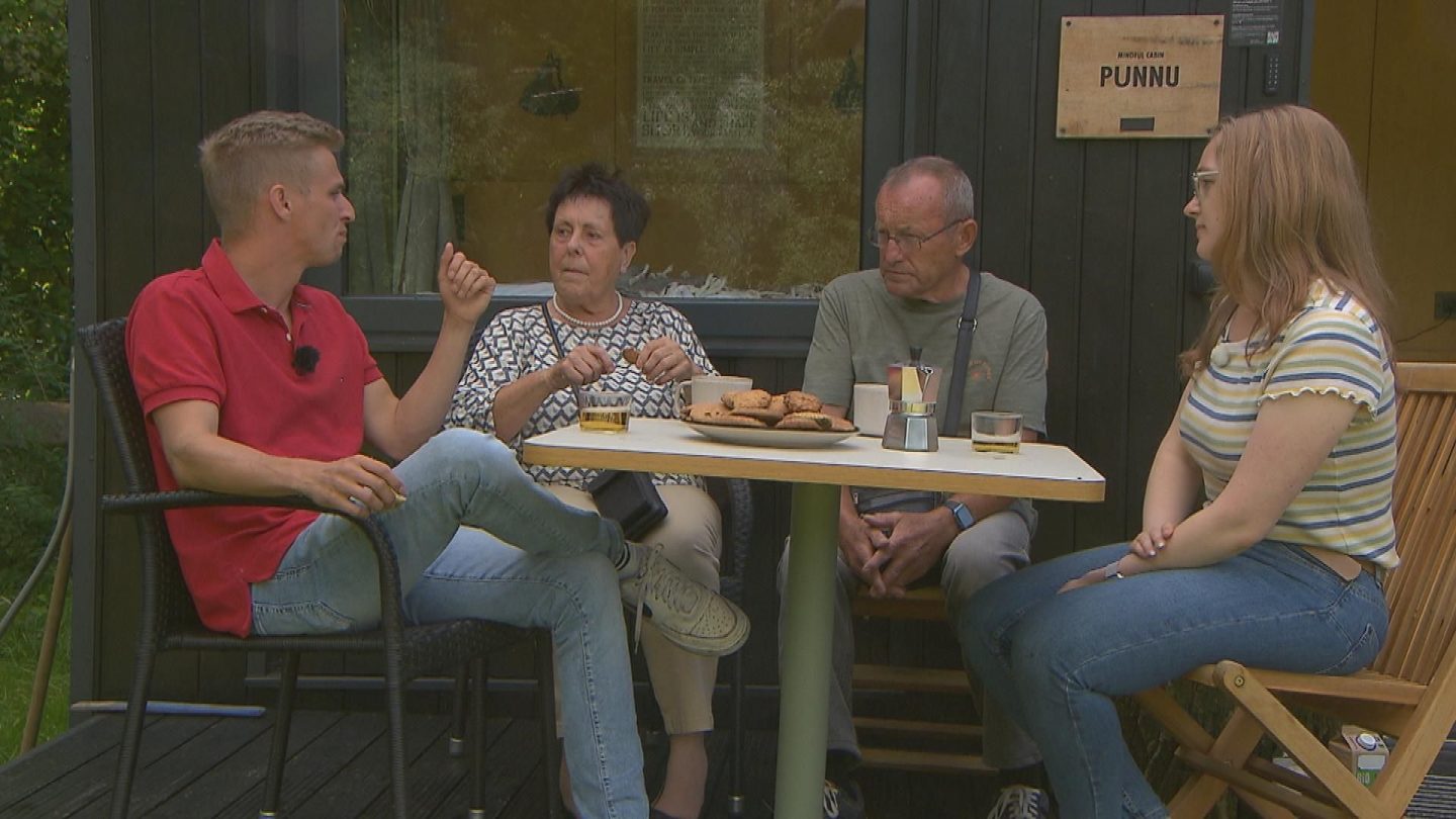 „Bauer sucht Frau“ heute: Salat-Eklat am Esstisch – ein heißes Bad im eiskalten Fluss und Entscheidungen mit Herzklopfen! D4CB3 1