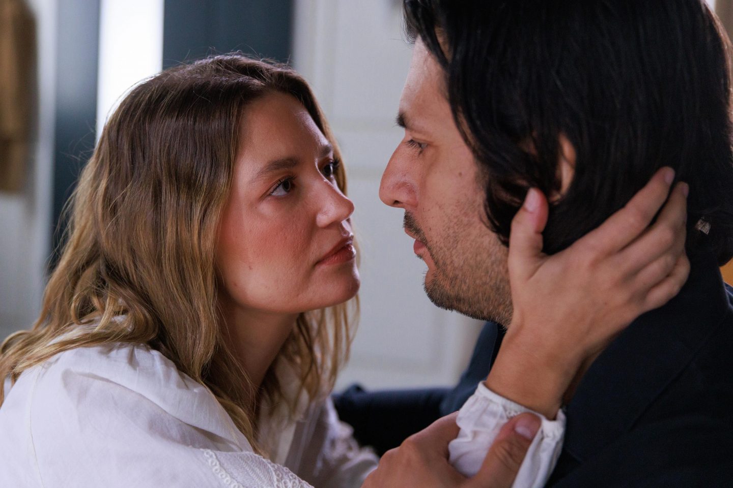 Alles was zählt | AWZ heute, 03.12.2025 – Verbotene Gefühle: Nähe, Zweifel und verletzte Herzen