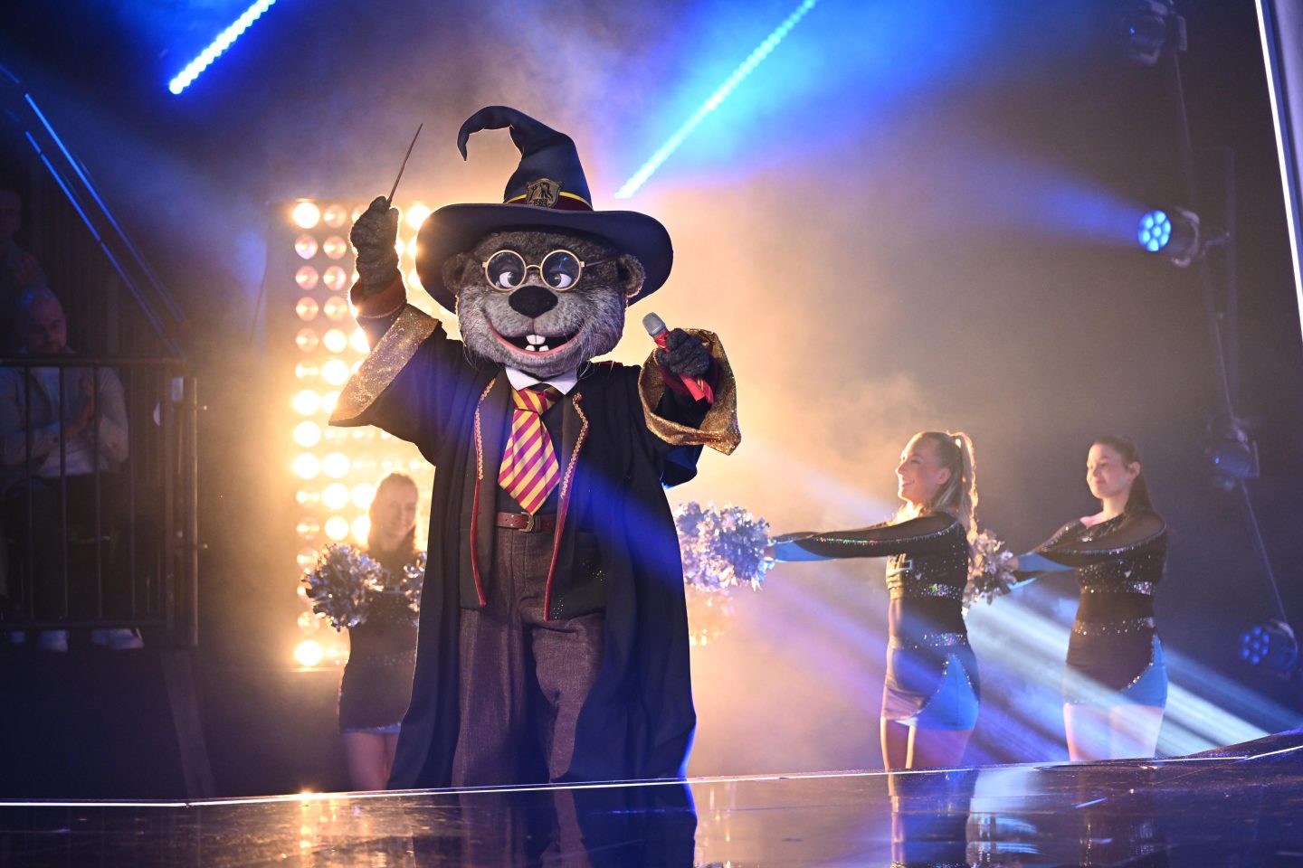 „The Masked Singer“ – wer ist raus? Harry Otter im Halbfinale demaskiert: Dieser Star hat eine echte 007-Vergangenheit! 1 „The Masked Singer“ – wer ist raus? Harry Otter im Halbfinale demaskiert: Dieser Star hat eine echte 007-Vergangenheit! Joyn TMS12 Show5 3314829
