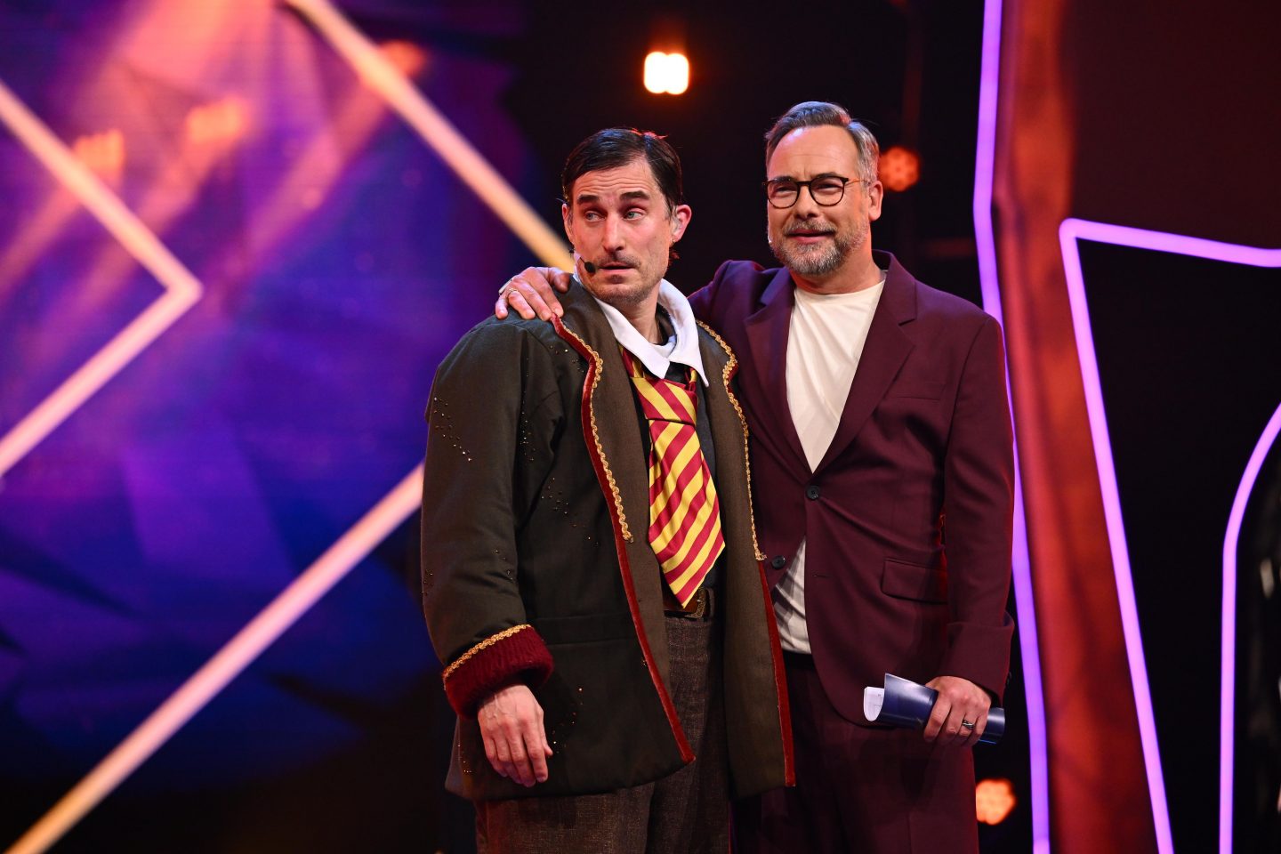 „The Masked Singer“ – wer ist raus? Harry Otter im Halbfinale demaskiert: Dieser Star hat eine echte 007-Vergangenheit! 3 „The Masked Singer“ – wer ist raus? Harry Otter im Halbfinale demaskiert: Dieser Star hat eine echte 007-Vergangenheit! Joyn TMS12 Show5 3314867