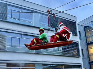 Leuchtende Augen, große Herzen – Feuerwehr macht Nikolausbesuch am Klinikum Karlsruhe unvergesslich Leuchtende Augen, große Herzen – Feuerwehr macht Nikolausbesuch am Klinikum Karlsruhe unvergesslich