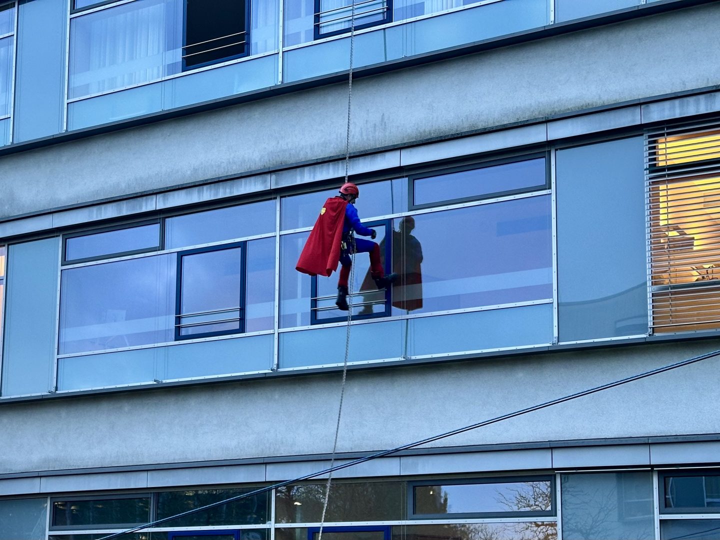 Leuchtende Augen, große Herzen – Feuerwehr macht Nikolausbesuch am Klinikum Karlsruhe unvergesslich 1 Leuchtende Augen, große Herzen – Feuerwehr macht Nikolausbesuch am Klinikum Karlsruhe unvergesslich Nikolausaktion2 BQ MarkusKuemmerle