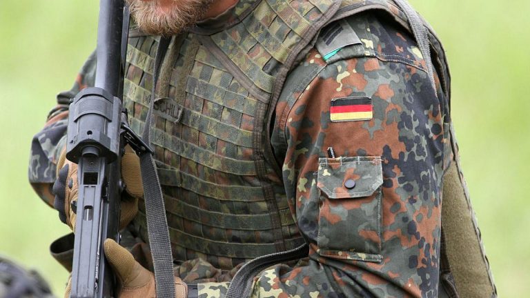 Strack-Zimmermann: Deutsche Soldaten nur per NATO-Mandat in Ukraine