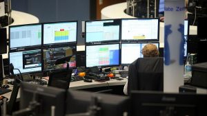 Dax startet in Frankfurt mit Gewinnen: Bayer an der Spitze Dax startet in Frankfurt mit Gewinnen: Bayer an der Spitze