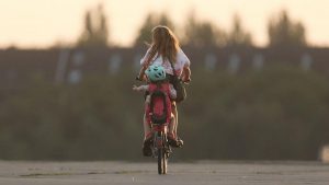 BiB-Studie in Deutschland: Finanzielle Sorgen belasten Elternschaft BiB-Studie in Deutschland: Finanzielle Sorgen belasten Elternschaft