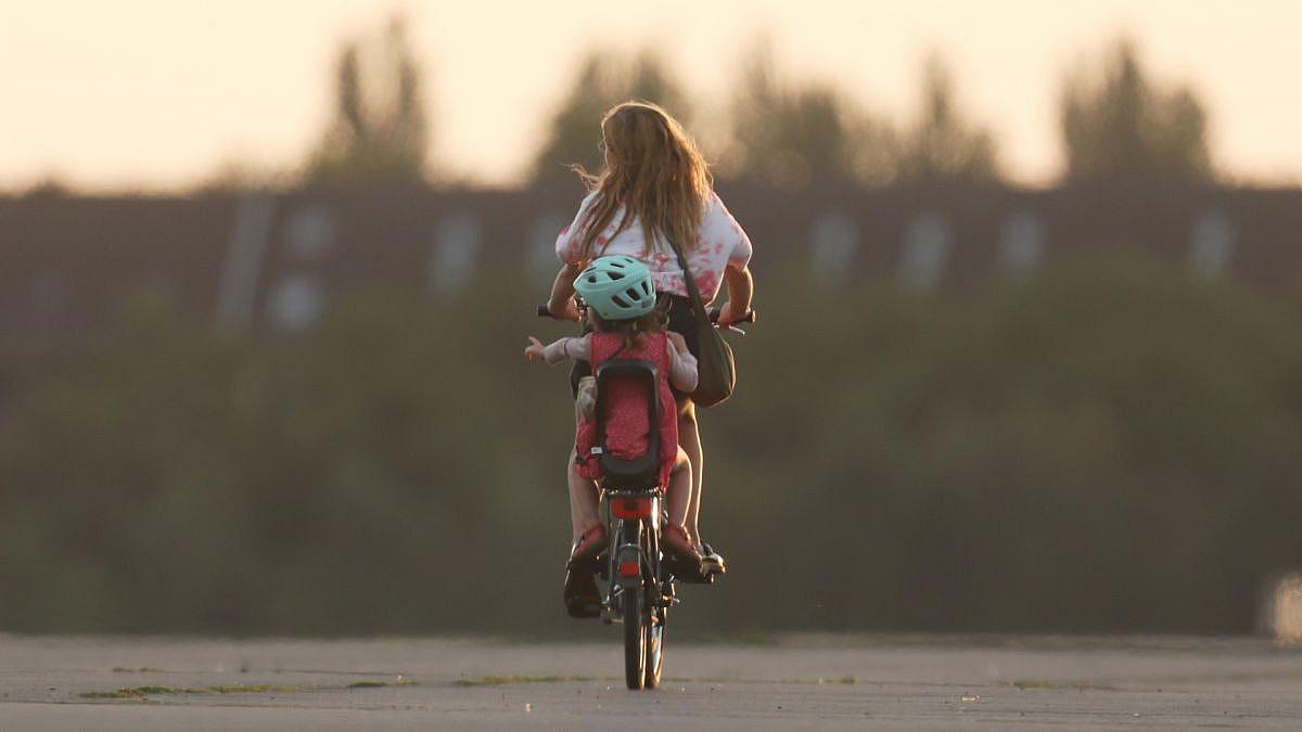 BiB-Studie in Deutschland: Finanzielle Sorgen belasten Elternschaft