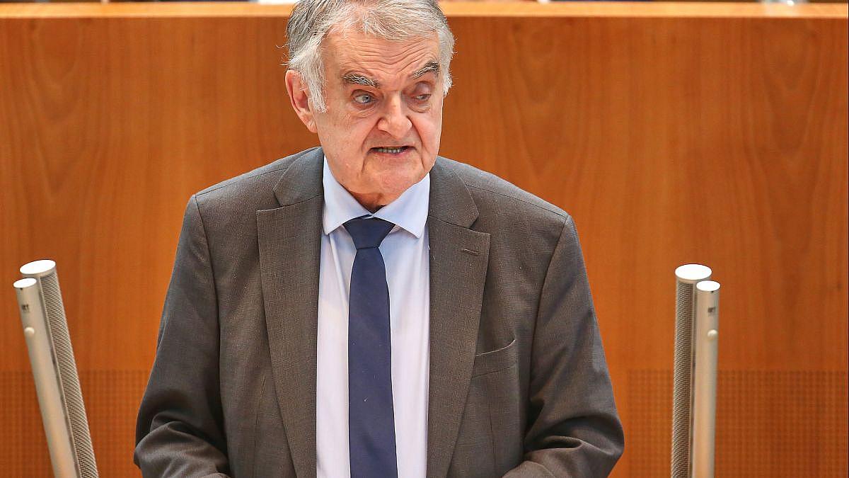 NRW: Reul fordert mehr Sicherheit im Fußball