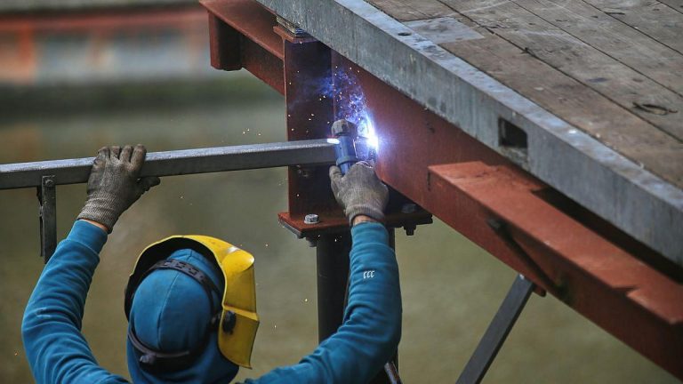 Kieler Ökonom fordert zehn Prozent mehr Arbeit ohne Lohnausgleich