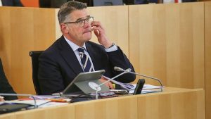 Ministerpräsident Rhein wirbt in Hessen für Reformen nach griechischem Vorbild