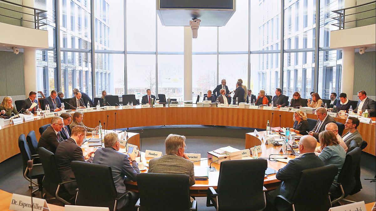 Haushaltspolitiker sehen Probleme bei Kontrolle von Bundeswehr-Beschaffungen in Milliardenhöhe