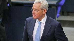 Debatte in Doha: Röttgen warnt vor „zweiter Zeitenwende“ durch US-Politik Debatte in Doha: Röttgen warnt vor „zweiter Zeitenwende“ durch US-Politik